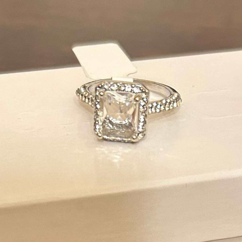 Size 8 Silver Tone Halo Solitaire Diamond CZ Ring No Mark